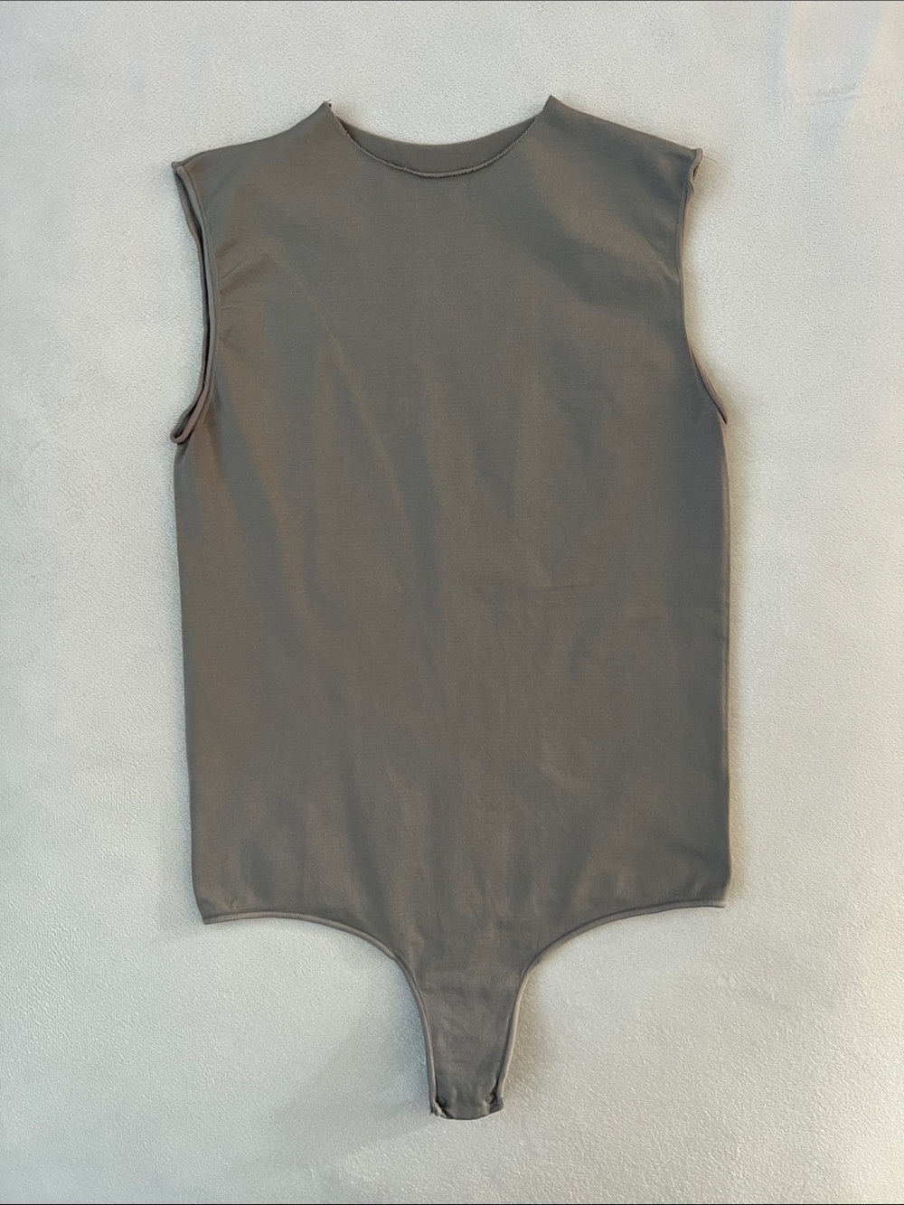 SKIMS ESSENTIAL CREW NECK SLEEVELESS BODYSUIT